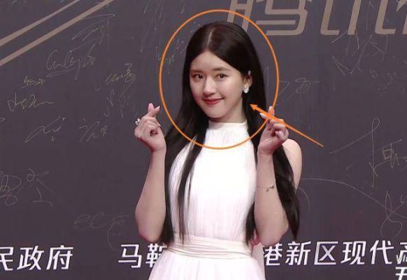 赵露思8月24号什么时候直播？魔幻盛典武器升级