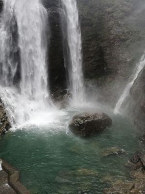 秀峰瀑布和三叠泉瀑布哪个更壮观？三级主武器天工
