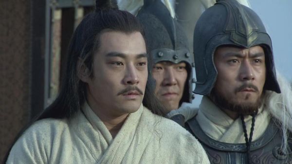 孙权,周瑜,黄盖三个人的武器都是什么？孙权武器是什么