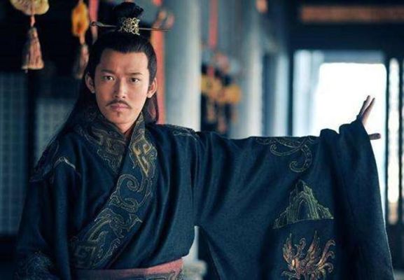 孙权,周瑜,黄盖三个人的武器都是什么？孙权武器是什么