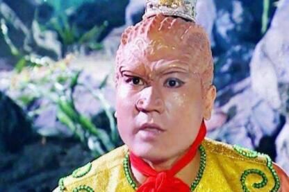 西游记黑水河中的鼍龙怪使用的兵器是什么？西游记鼍龙怪武器