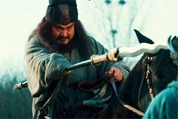张飞的武器叫什么？（张飞的武器什么样子的）