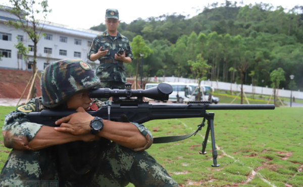 接触射击和近距离射击的区别？（远距离杀人用什么武器）