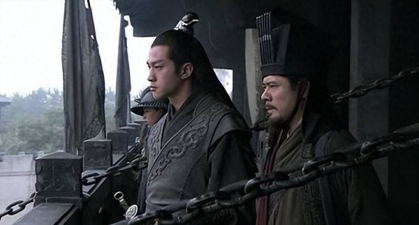 卧龙吟蜀国,我现在有简,刘表,张任,纪灵,周仓，张鲁，袁术,请问用哪几个比较好?还有都要配什么兵种,和装备？（周仓的武器是什么）