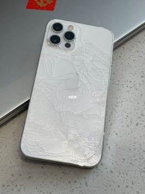 苹果12后盖玻璃碎了影响使用吗？（dnf武器 12不碎）