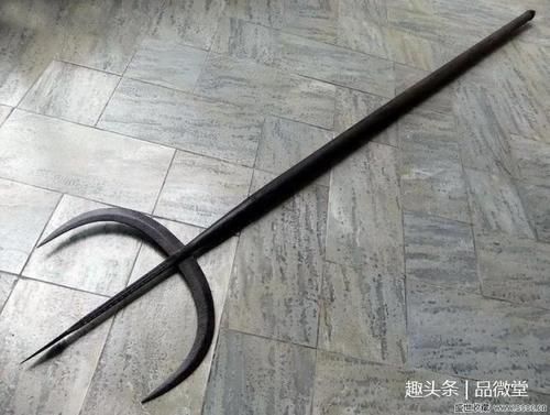 三角叉是谁的武器？（四个叉叉的武器）