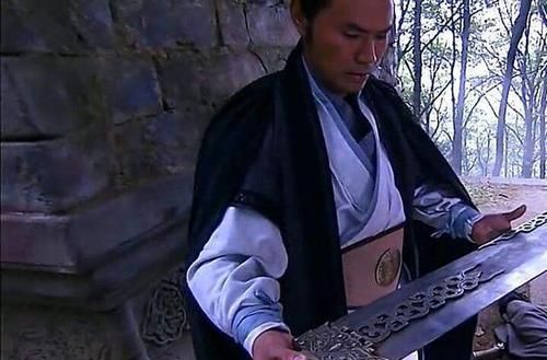 很早的电视剧，男主角的武器是天蚕丝，武功很高，只有反派BOSS的刀可以砍断，这个电视剧叫什么名字啊？（天蚕丝 武器）