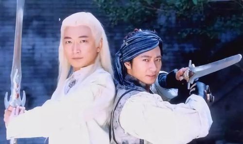 很早的电视剧，男主角的武器是天蚕丝，武功很高，只有反派BOSS的刀可以砍断，这个电视剧叫什么名字啊？（天蚕丝 武器）