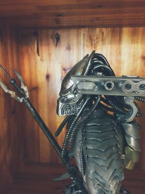 铁血战士的所有武器介绍？（铁血战士的武器图片）