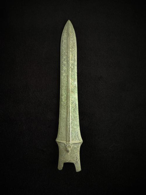 古代刀剑用的什么青铜？（青铜做的武器）