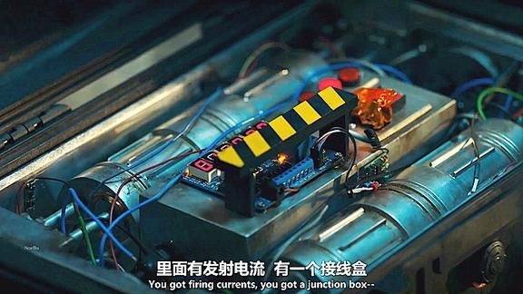 有部电影讲的，主角和一群玩具兵对抗，最后被一个类似兰博的特种兵微型核弹炸死，这部电影叫什么？（微型核武器）