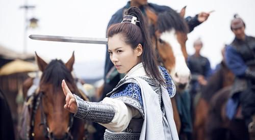 刘涛演骑马戏拿人当马骑演吗？（天龙八部3 武器背着）