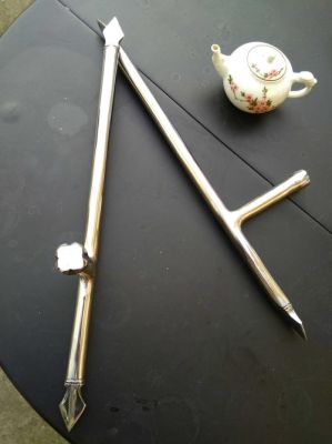双拐(武器)如何防刺击？(现实生活中)？（双拐武器）