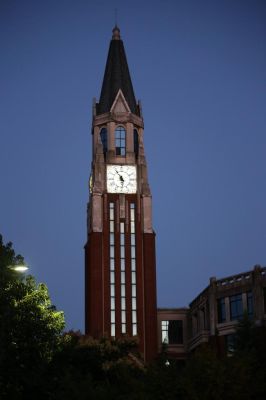 华东政法大学钟楼怎么样？（卓越之剑钟楼武器）