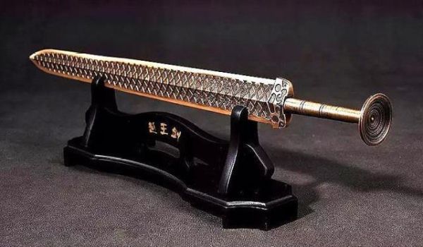 谁知道18种武器的的称号（如枪-百兵之王，剑是之君，刀是之胆）还有谁知道别的谢谢了？（武器剑有哪些）