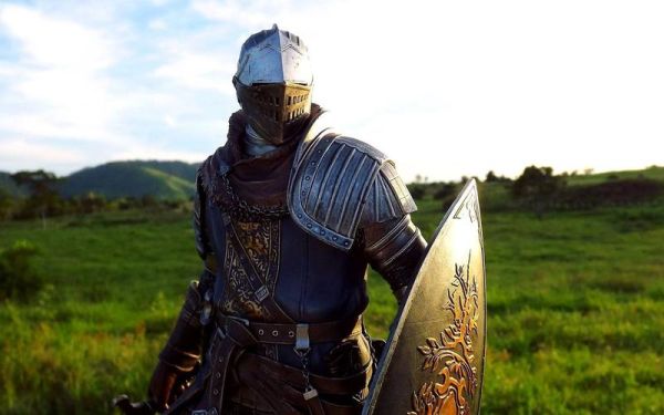 艾尔登法环流浪武士能用法师武器吗？（武器大师vs流浪法师）