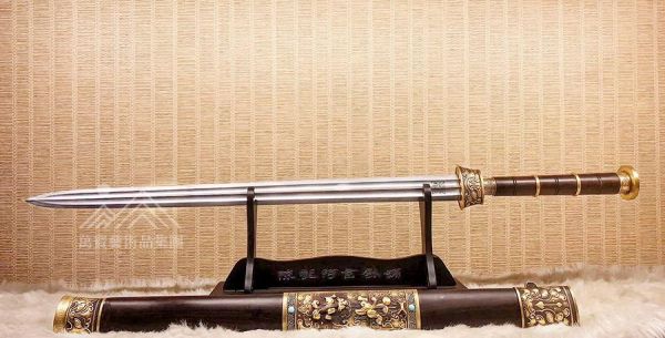 曹操拿的剑是什么剑？（三国志 书中 曹操 武器）
