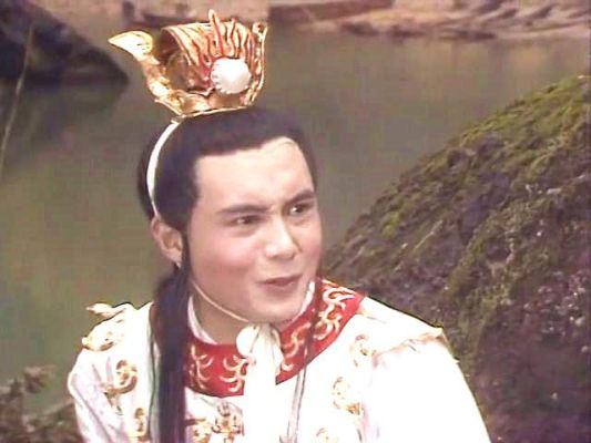 西游记中小白龙用的是什么武器？（妖魔武器用什么喂）