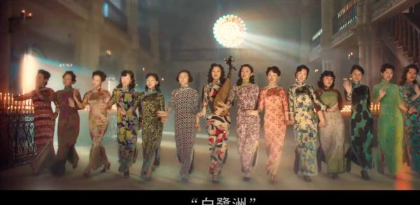 金陵十三钗为什么要摔镜子？（钗 武器）