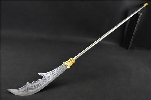关羽兵器青龙偃月刀？（一面是刀一面是锯子的武器）