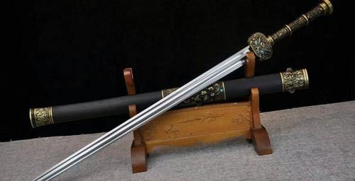 战国时期秦国白起用的什么武器？（白起的武器是什么）