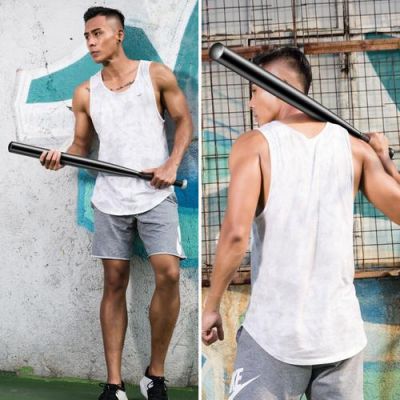 打架用棍子打好一点还是用铁棒？（打架好用的武器）