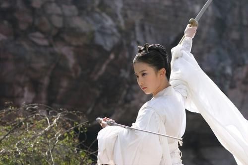 小龙女武的武功是什么？（九阴12成玉女剑法武器3大招）