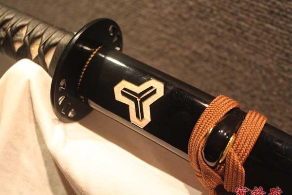 八嘎剑好还是丹心好？（使用一种武器 用以祭祀）