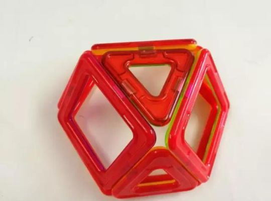 三角形磁力片百变玩法？（自由之战多米诺哪个武器好）