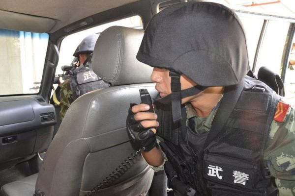 刑警队长跟毒贩交易是第几集？（全城枪战武器）