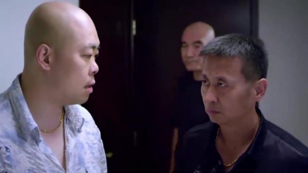 刑警队长跟毒贩交易是第几集？（全城枪战武器）