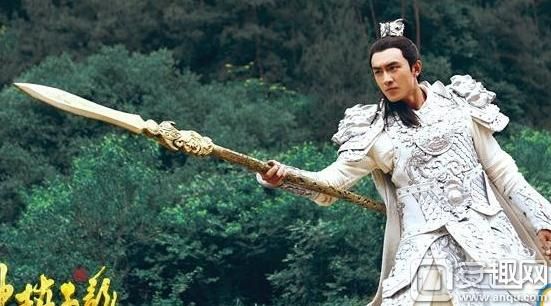形容赵云枪法的句子？（赵云武器的描写）