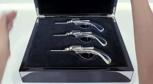 剑网3指尖正阳武器御神武器区别？（黑衣人的武器）