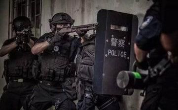 当劫匪破门而入我应该怎么办？（破门而入战术武器介绍）