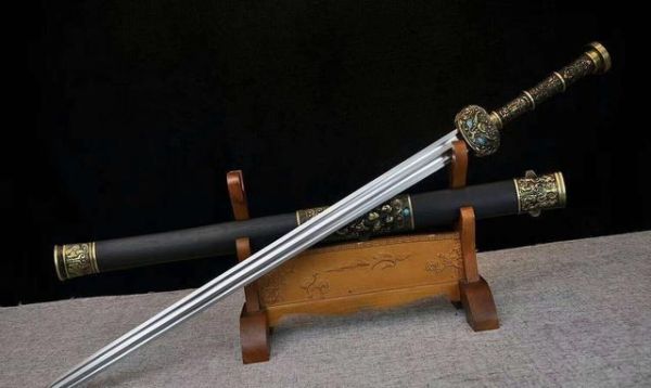 三国中各种剑都在谁手？（三国武器使用者）