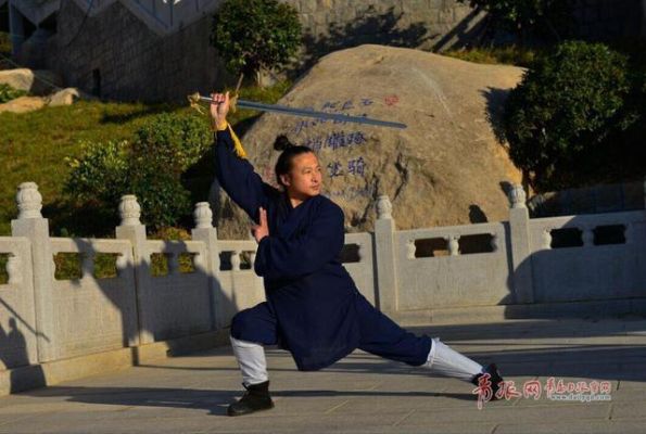 老道，手里拿的那个叫什么？一共有几中之分别？女道和男道一样吗？（道士使用的武器是什么意思）