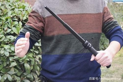 随身带什么防身武器合法，最好有点震慑力，能不动手就不动手最好？（高能量武器）