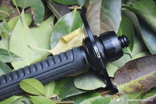 随身带什么防身武器合法，最好有点震慑力，能不动手就不动手最好？（高能量武器）