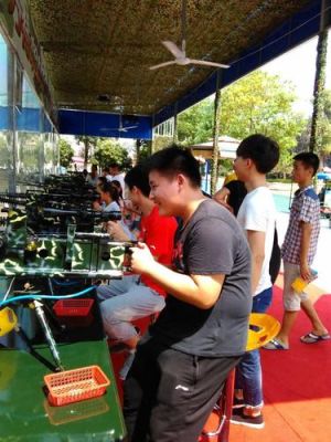 适合12到18岁青少年玩的室内娱乐项目有什么？（类似科洛斯成长武器）
