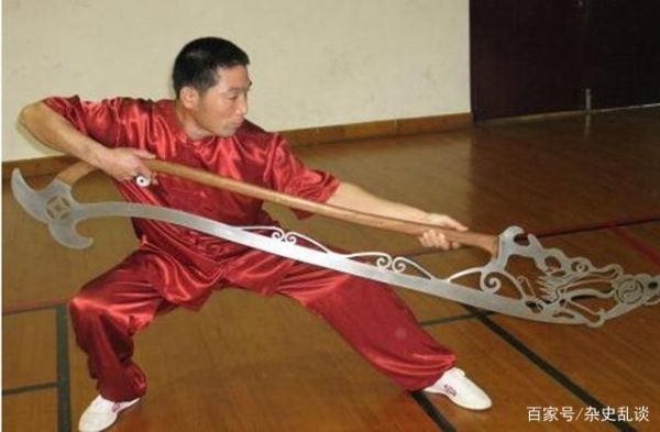 人身上可以当武器的八个部位？（类似指间刃的武器）
