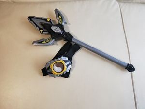 铠甲勇士的黑犀铠甲除了流星枪还有什么武器？（黑犀铠甲的武器的图片）