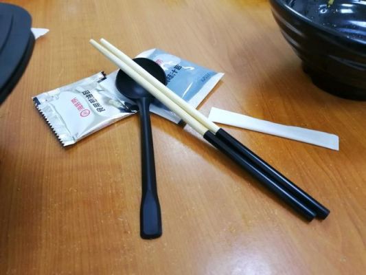 如何把一根自热火锅里面的一根筷子变成一把武器？（筷子制作的武器视频教程）