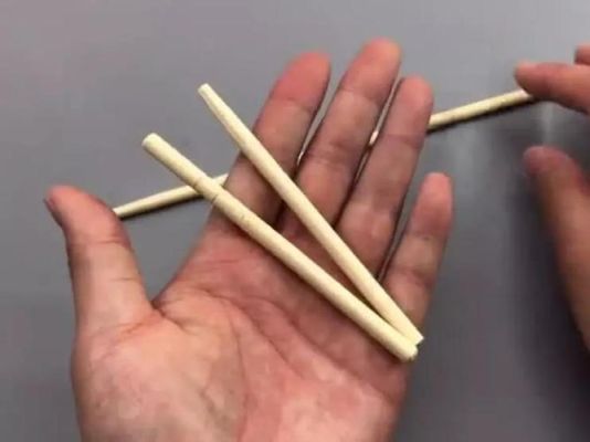 如何把一根自热火锅里面的一根筷子变成一把武器？（筷子制作的武器视频教程）