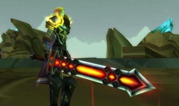 魔兽世界plus版战士双手武器排行？（魔兽英雄的武器）