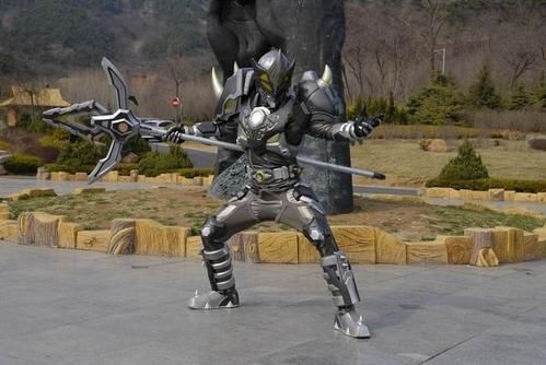 黑犀铠甲武器介绍？（黑犀的武器）