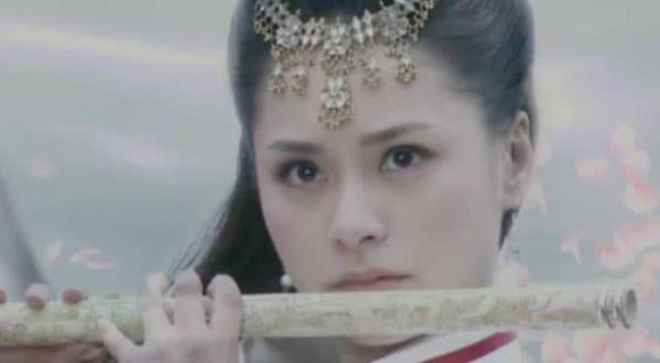 【基三外观】求问萝莉吹的笛子出处，是挂件还是武器啊？（荻花武器）