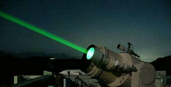 高能英雄夜幕用什么武器？（高能黑武器）