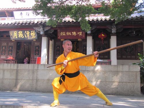 少林寺僧人的棍子少林寺僧人用的棍子是用什么？（僧人用什么武器）