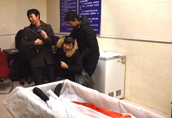 丈夫去世半年多，可我还是放不下他，我很痛苦该怎么办？（死亡年代稀有武器材料）