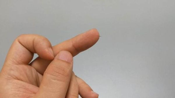 手上扎进去很小很小的刺怎么办？（武器手中刺）